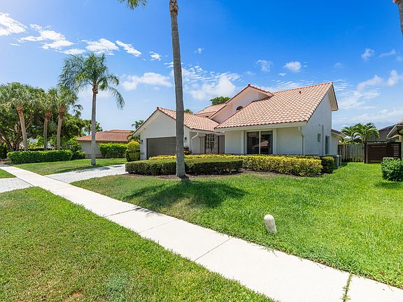 2nd image of 23173 L'Ermitage Circle