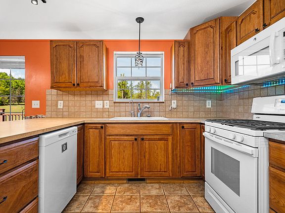 4th image of 8786 Aidan Ave