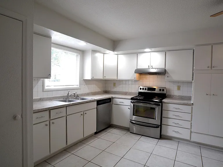 1404 Glendale Dr — Photo 8