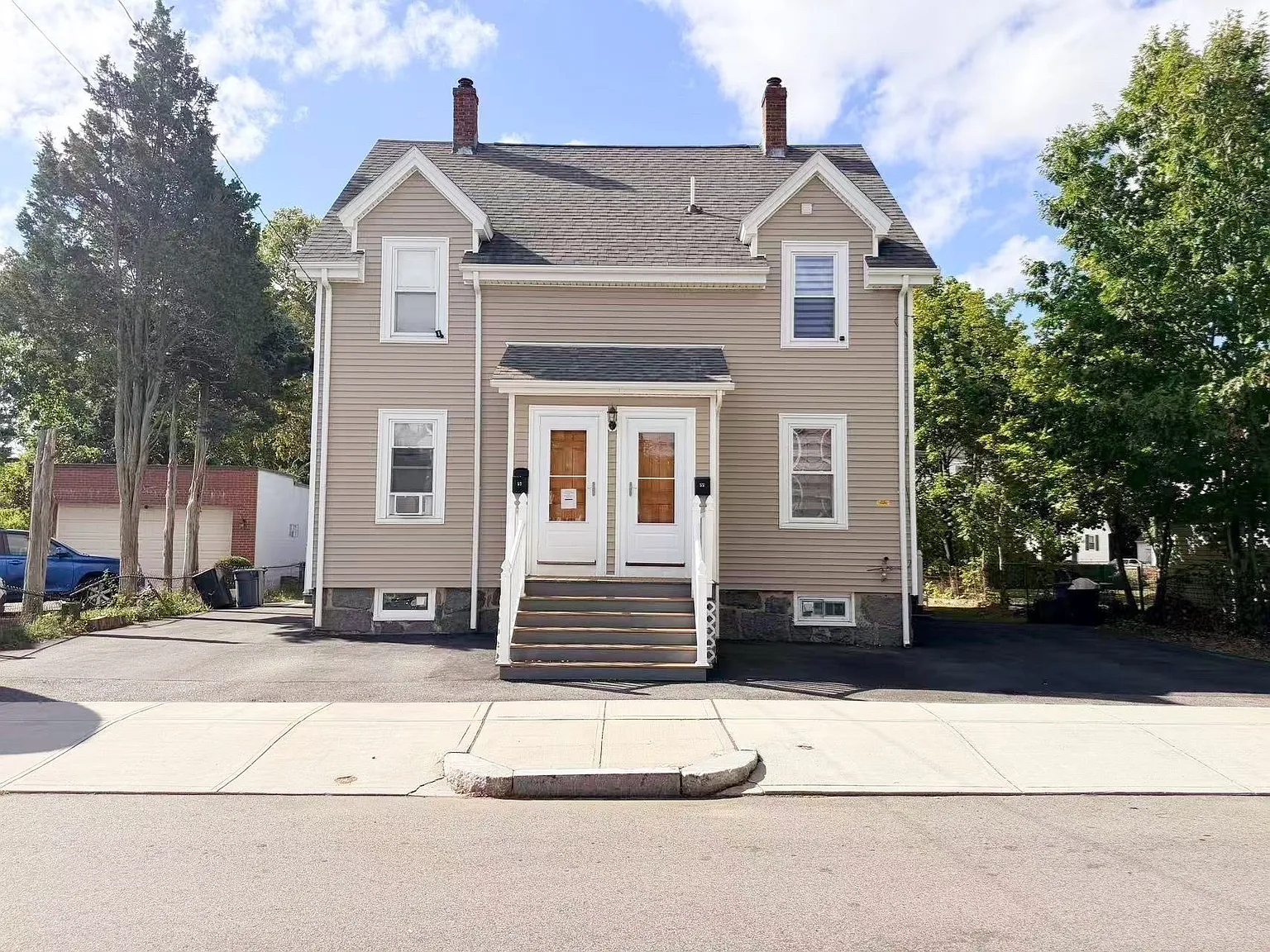 3 bed, 2.0 bath, 1200 sqft, $3,300 — Photo 1