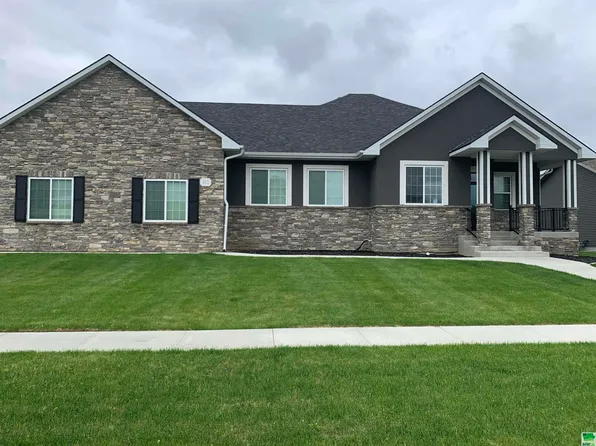 213 S Mickelson Ave, Vermillion, SD 57069