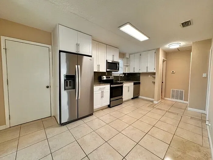 850 Chapin St — Photo 17