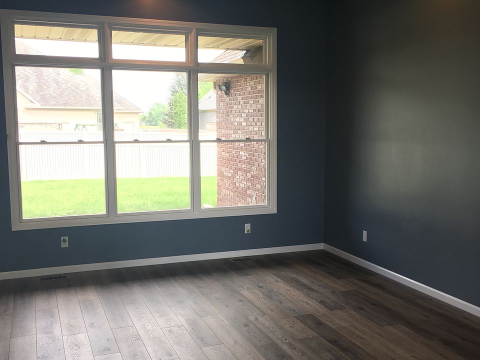 2nd image of 100 Greenland Ln