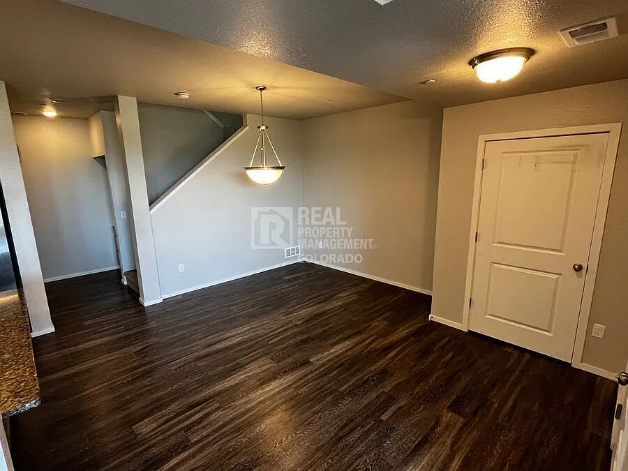 Charming 3 Bed | 2.5 Bath Townhome in Desirable Timbervine — Photo 3