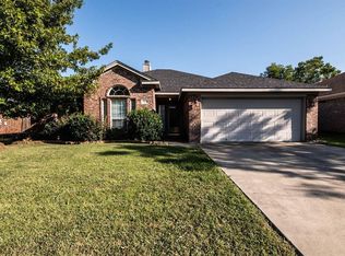 1031 Winepress Rd, Burleson, TX 76028