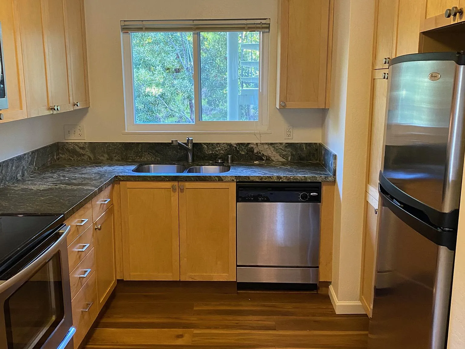 2 bed, 925 sqft, $3,150 — Photo 3