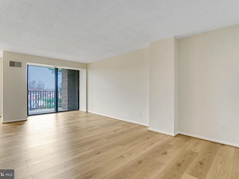 2300 Pimmit Dr #308W — Photo 6
