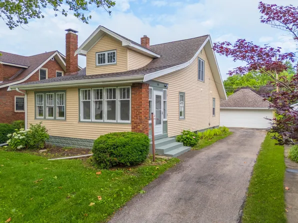 511 Kreitzer Ave, Bloomington, IL 61701