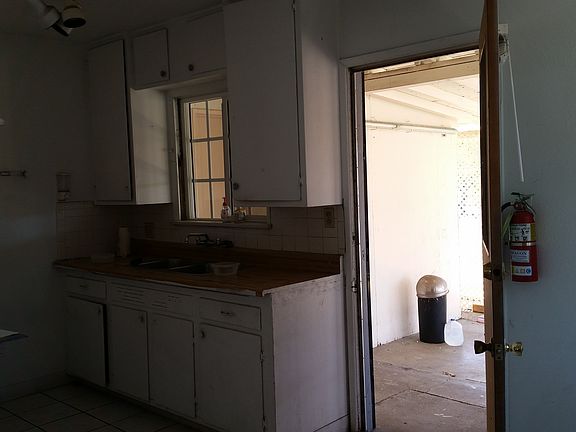 5th image of 15804 Cadwell St