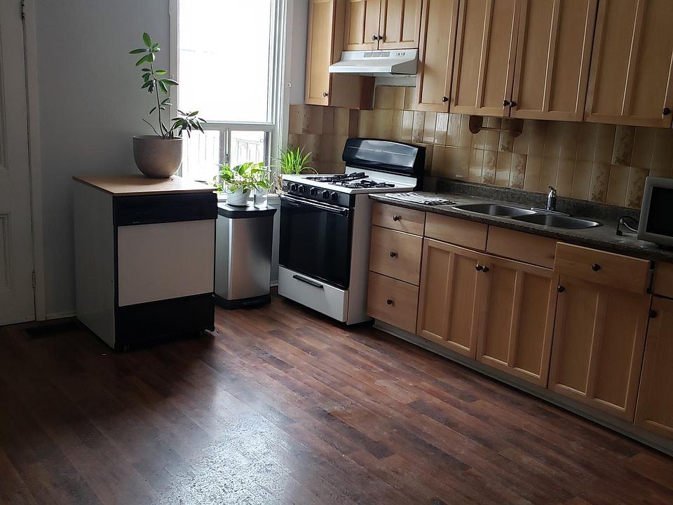 2nd image of 195 Grace St