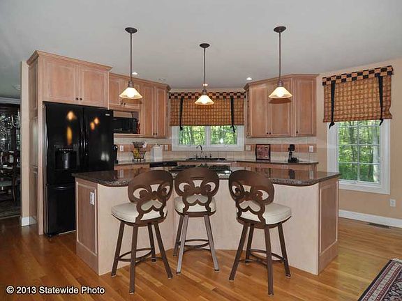 4th image of 19 Belmont Dr