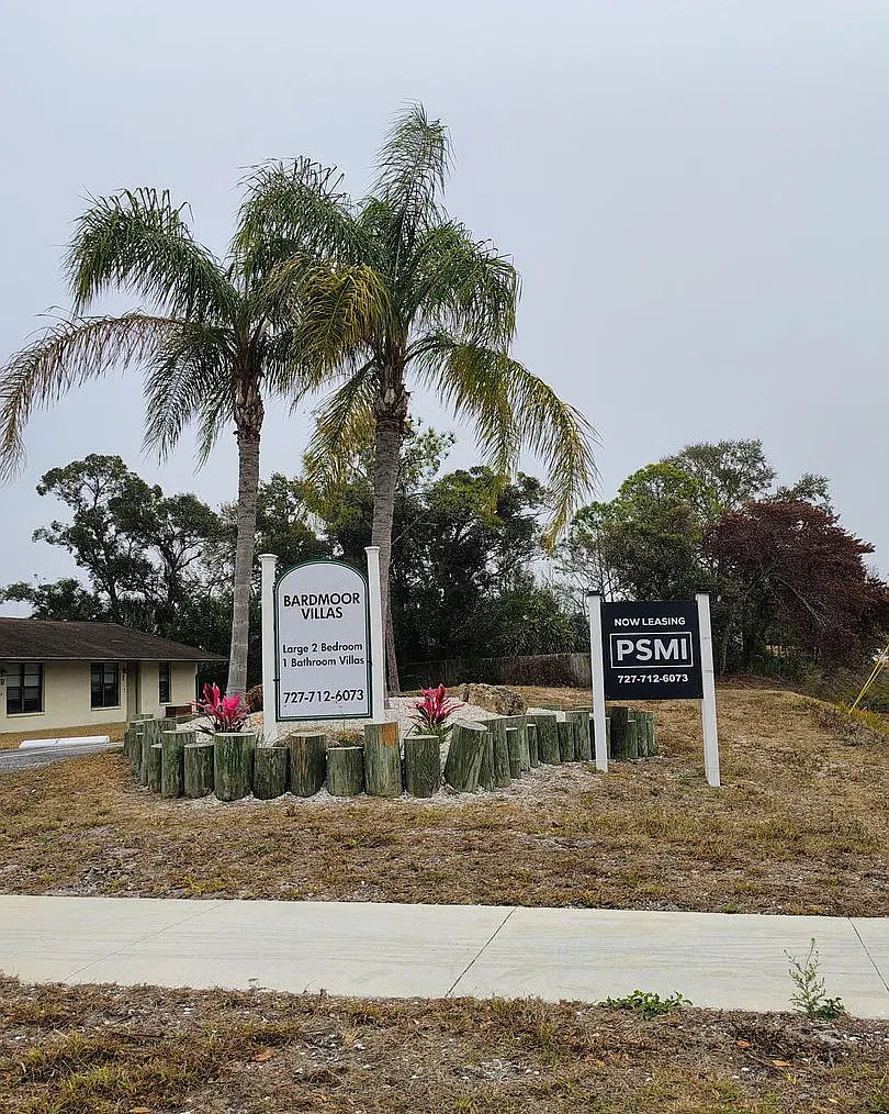Bardmoor Villas — Photo 1