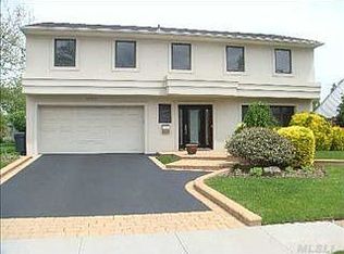 2999 Susan Rd, Bellmore, NY 11710