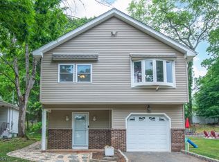 521 Davsel Rd, Landing, NJ 07850