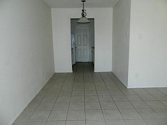 5th image of 806 Redbird Dr