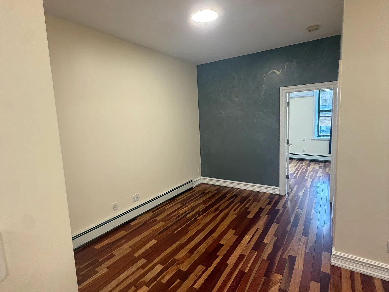 2 bed, 800 sqft, $2,400 — Photo 4