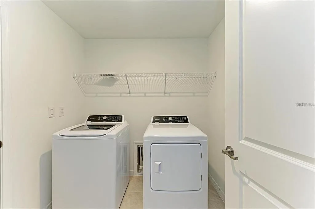4 bed, 2.0 bath, 1941 sqft, $2,200 — Photo 3