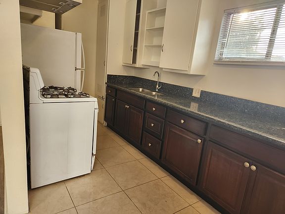 4th image of 1226 N Gower St APT 1