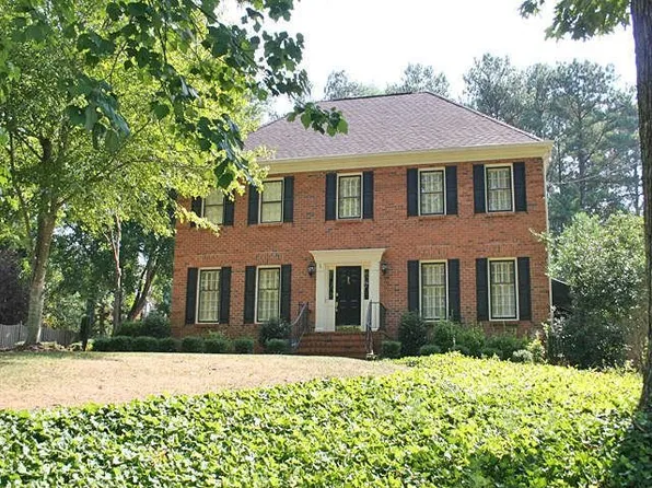 854 Newcastle Dr, Lilburn, GA 30047