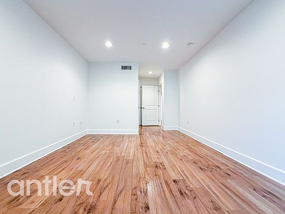 5th image of 834 N Edinburgh Ave #B108