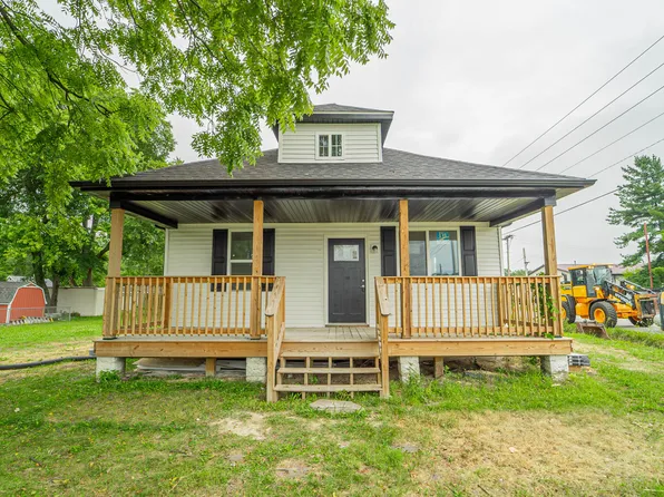1873 Crocker St, Chesterton, IN 46304