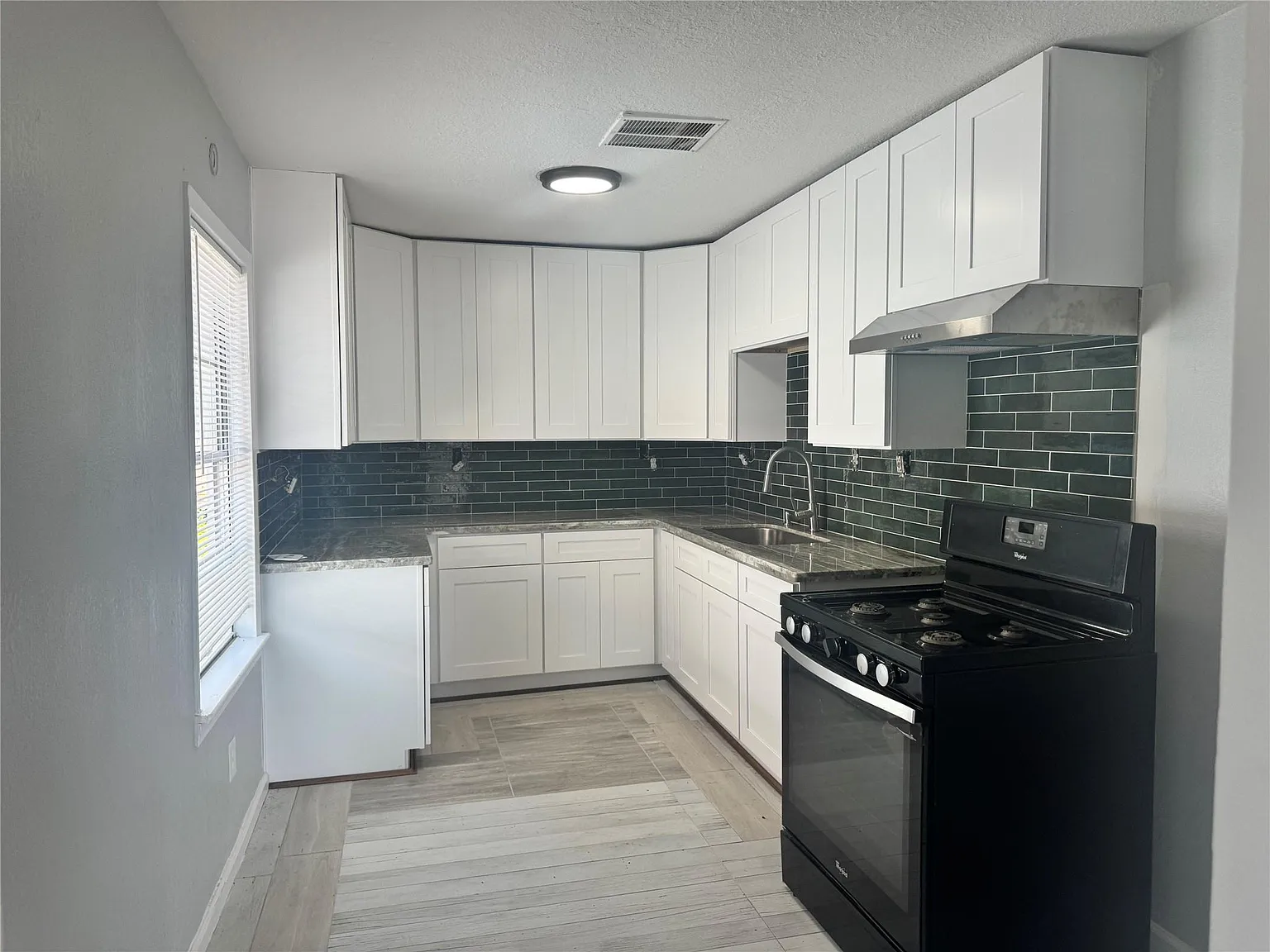 2 bed, 1.0 bath, $1,500 — Photo 3