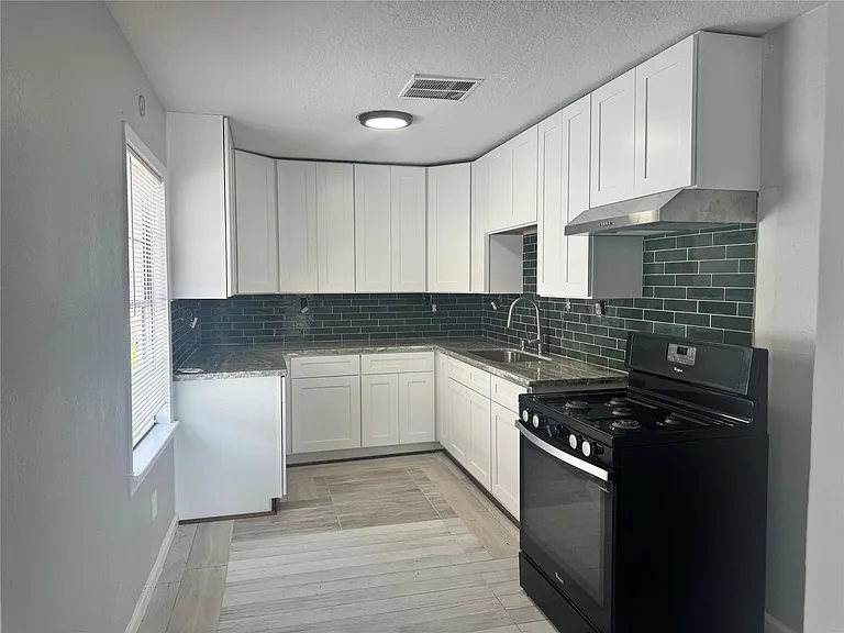 13929 Eagle Pass St — Photo 3