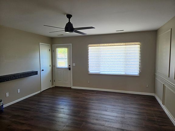 2nd image of 906 Jacob Cir