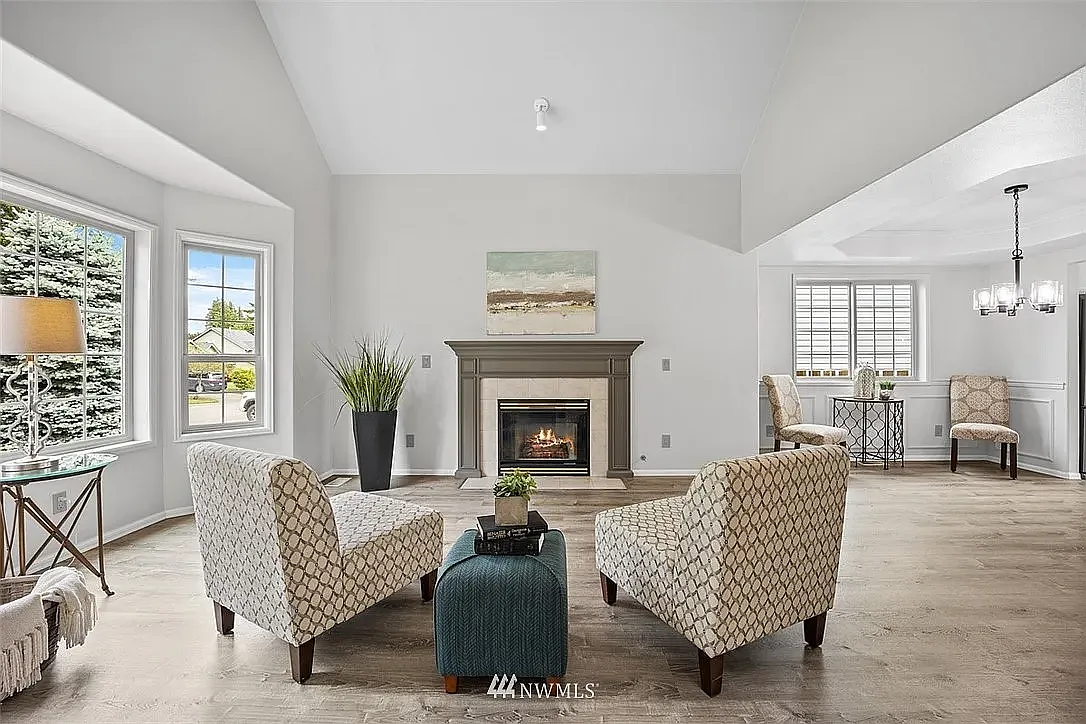 4 bed, 2.5 bath, 2180 sqft, $3,799 — Photo 3