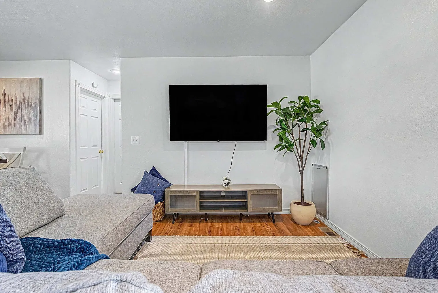 3 bed, 2.0 bath, 559 sqft, $5,546 — Photo 4