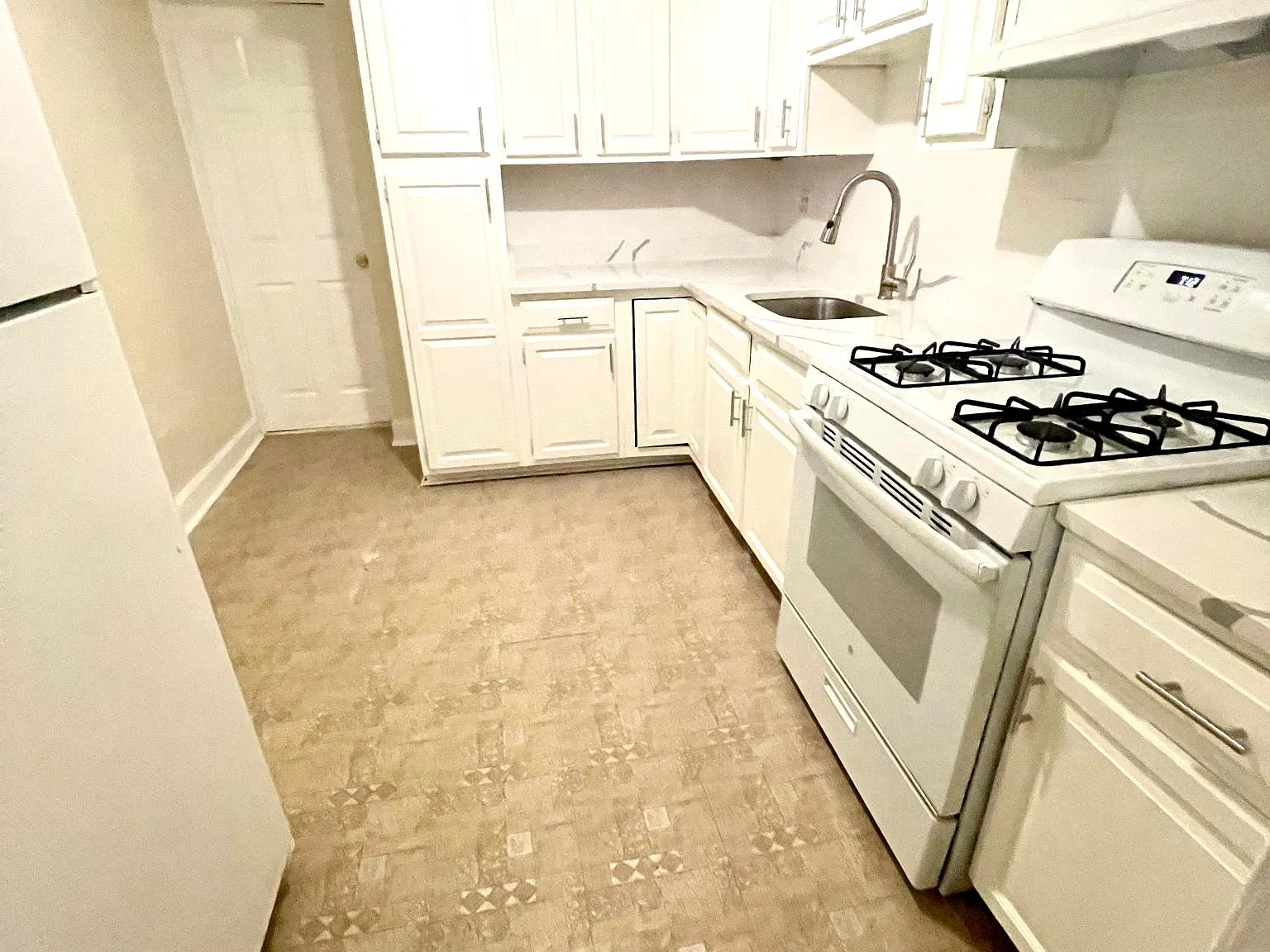 1 bed, $1,100 — Photo 3
