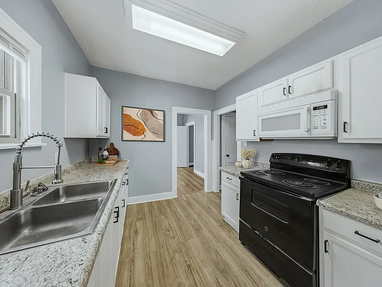 4532 W 172nd St — Photo 21
