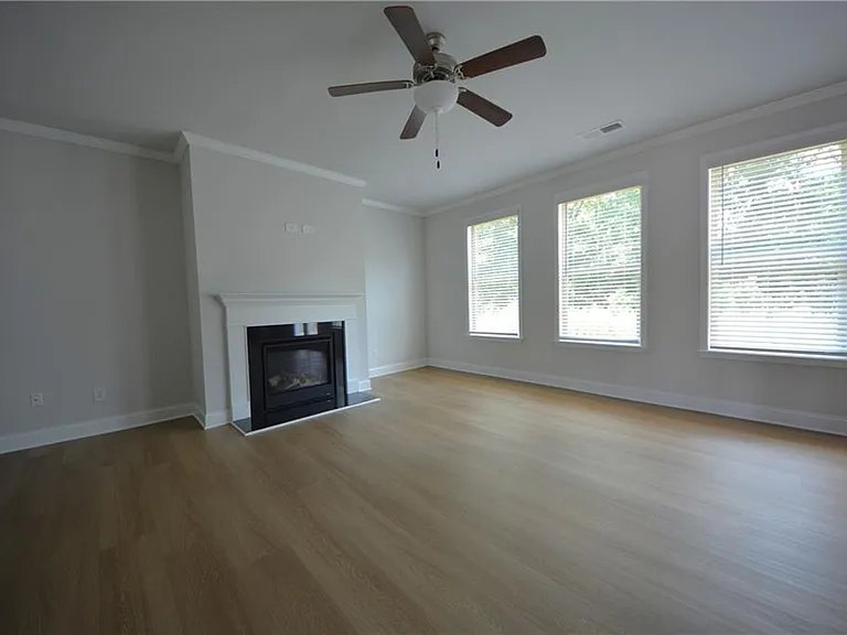 547 Hellen Valley Dr — Photo 19