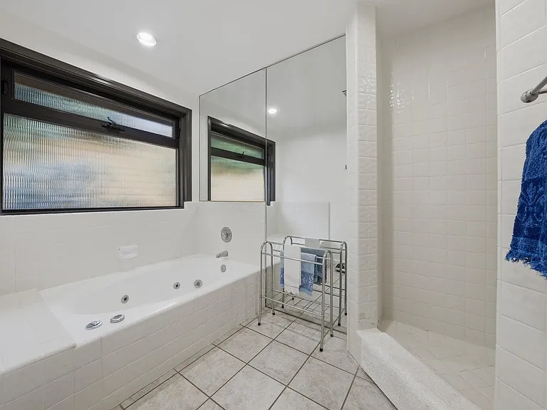 10 Venus Dr — Photo 24