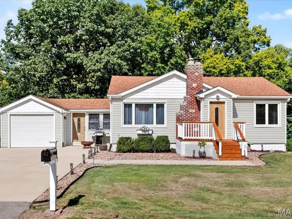 74 Pasadena Dr, Fairview Heights, IL 62208