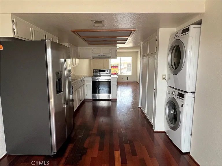 569 E St #30 — Photo 5