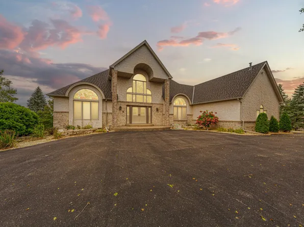 1135 3rd St NE, Faribault, MN 55021