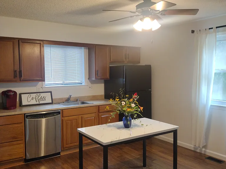 33 Cottage Gate Rd #B — Photo 4