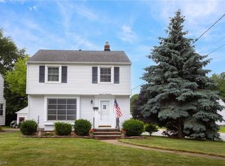2524 Hampton Rd, Rocky River, OH 44116