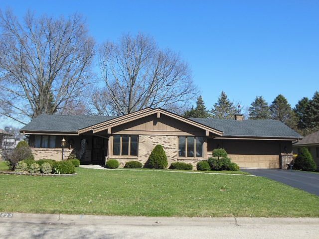 1st image of 823 Brae Burn Ln