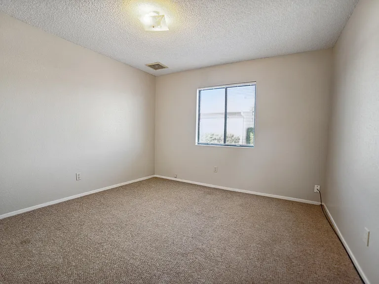 2310 E Jagerson Ave #B — Photo 2