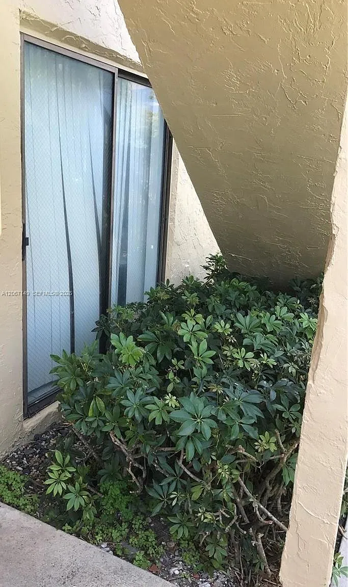 Villas Of Riverside Condo — Photo 1