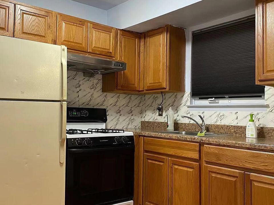 1st image of 629 Travis Ave