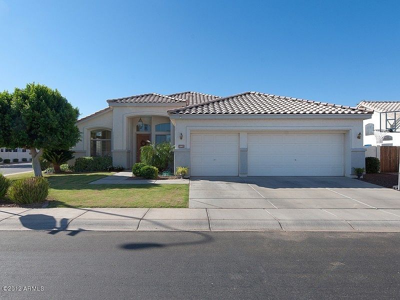 1st image of 1807 W Bluebird Dr