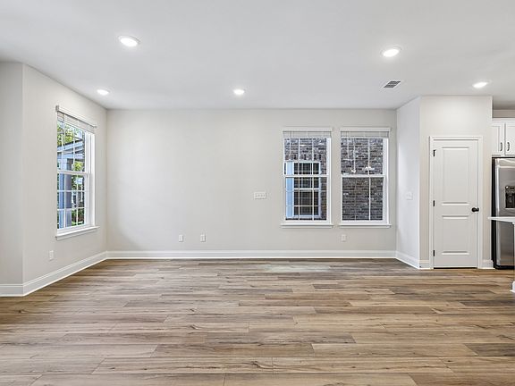 3rd image of 2718 Willowoak Trl #2901