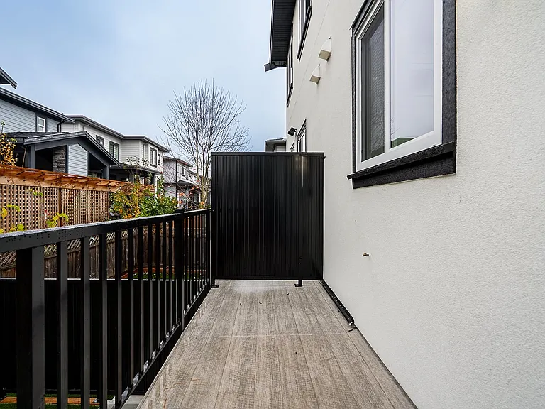 166XX 18a Ave #UPPER AND MAIN — Photo 23