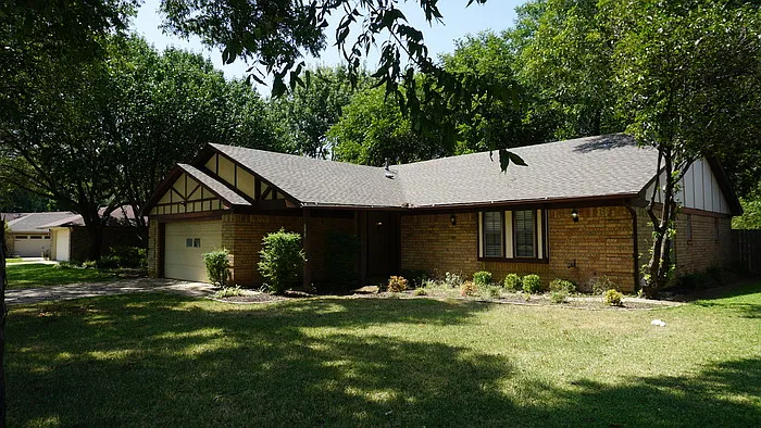 3 bed, 2.0 bath, 1904 sqft, $2,485 — Photo 1