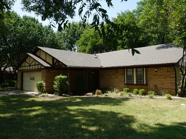 2701 Meadow Creek Dr, Bedford, TX 76021