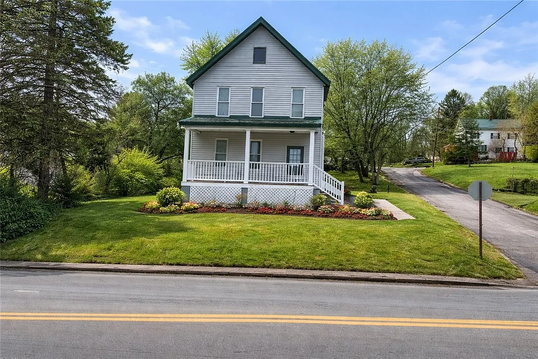 300 Hansen Ave photo 1