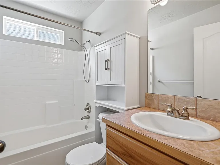 782 S Hydra Ave — Photo 22